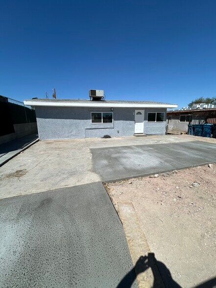 210 W Monroe - 210 W Monroe Ave