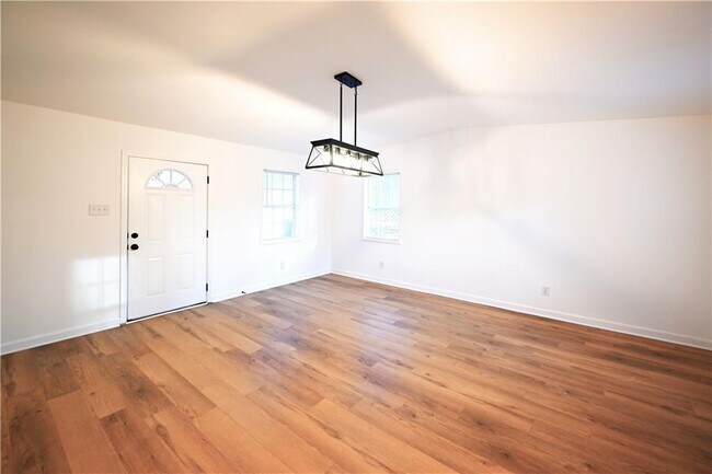 Building Photo - 88 Lucia Dr SE