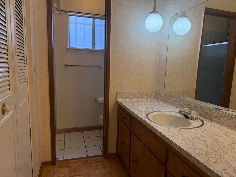 Building Photo - 1731 Miramonte Ct