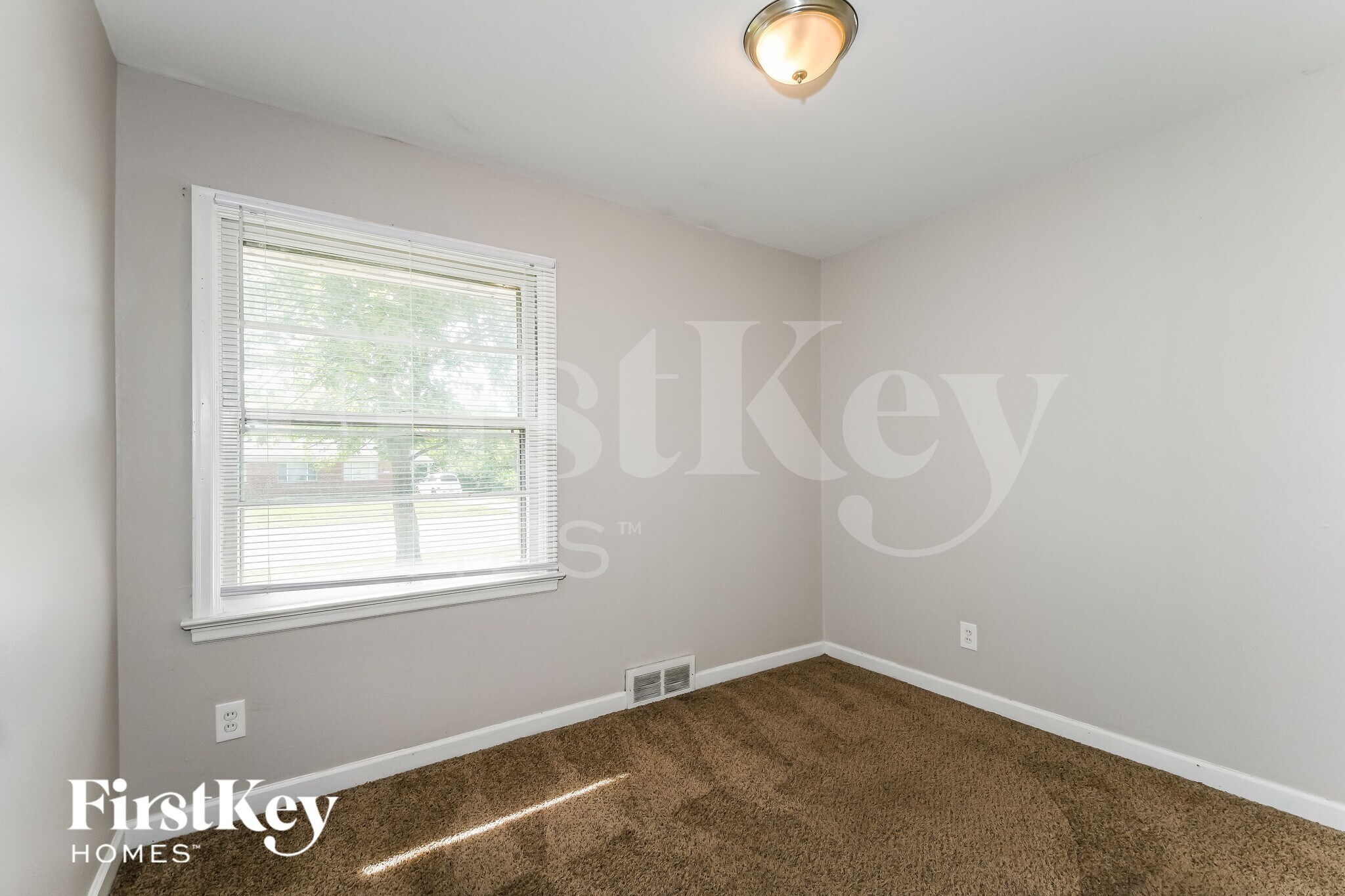 Building Photo - 535 St Anthony Ln