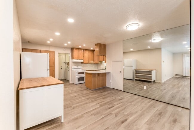 Building Photo - 4517 1175 W