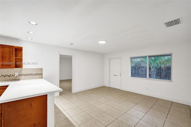 Building Photo - 30 SW 8th St