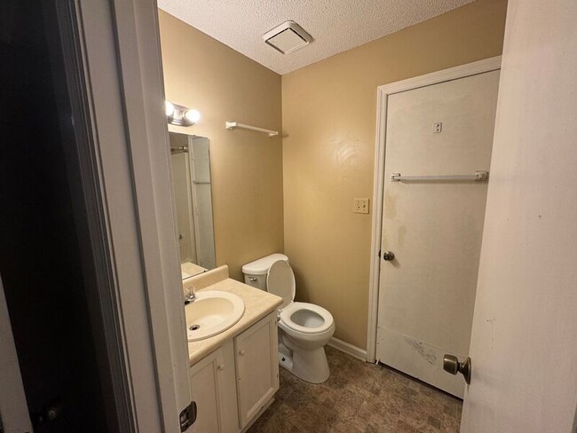 Building Photo - 2913 Wimberly Dr SW