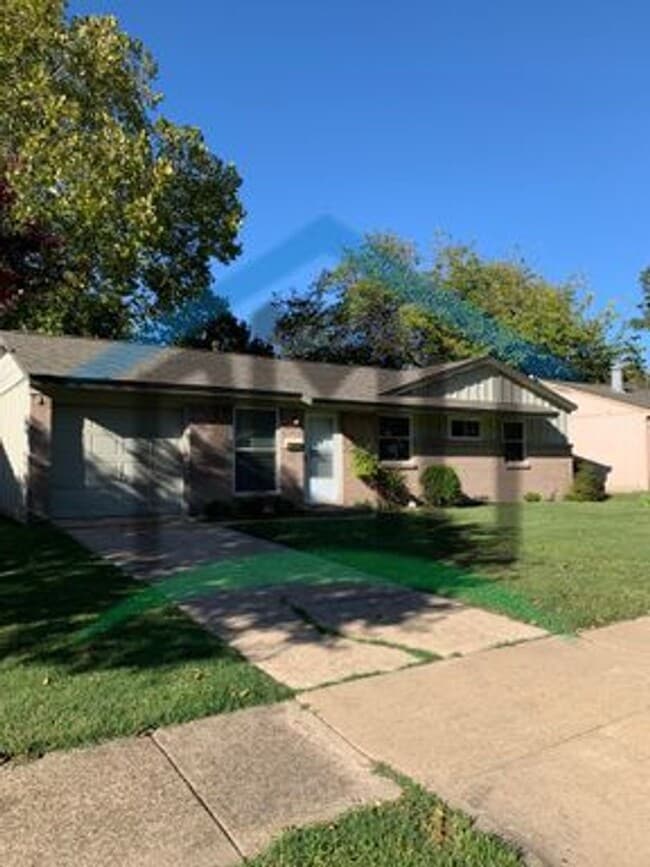 Building Photo - AVAILABLE NOW!!! Lovely 3 bedroom, 1 bath ...