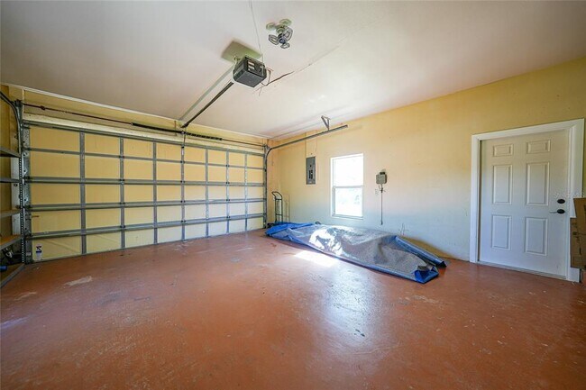 Building Photo - 2925 Magdalina Dr