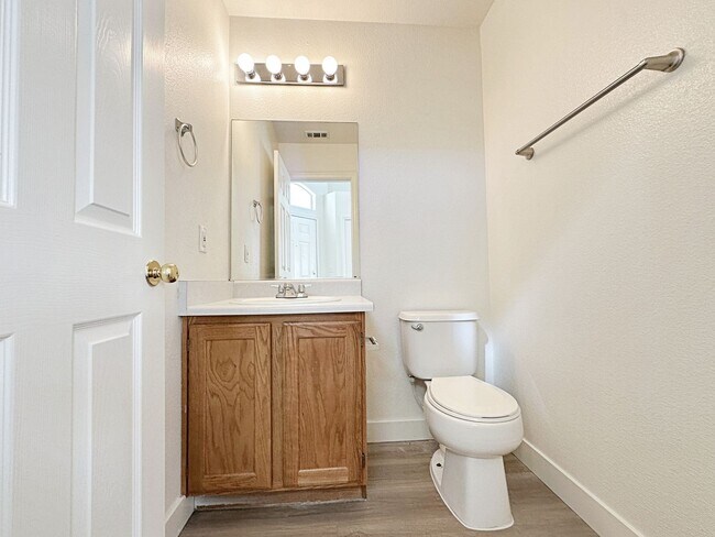 Building Photo - 4 BEDROOM WITH LOFT IN CUL DE SAC IN LONE MOUNTAIN