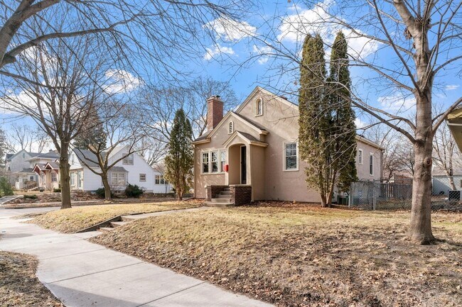 Building Photo - 2300 NE McKinley St