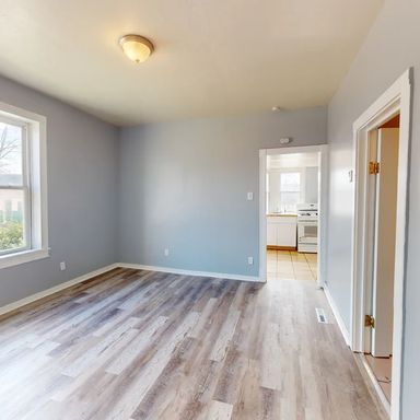 Building Photo - Spacious studio living in Sharon, PA!