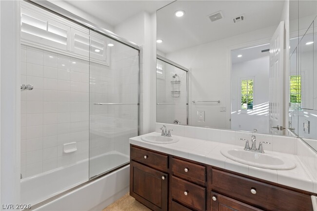 Building Photo - 11283 La Madre Ridge Dr