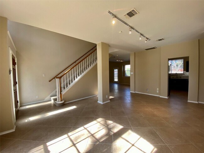 Building Photo - 4402 Everest Ln