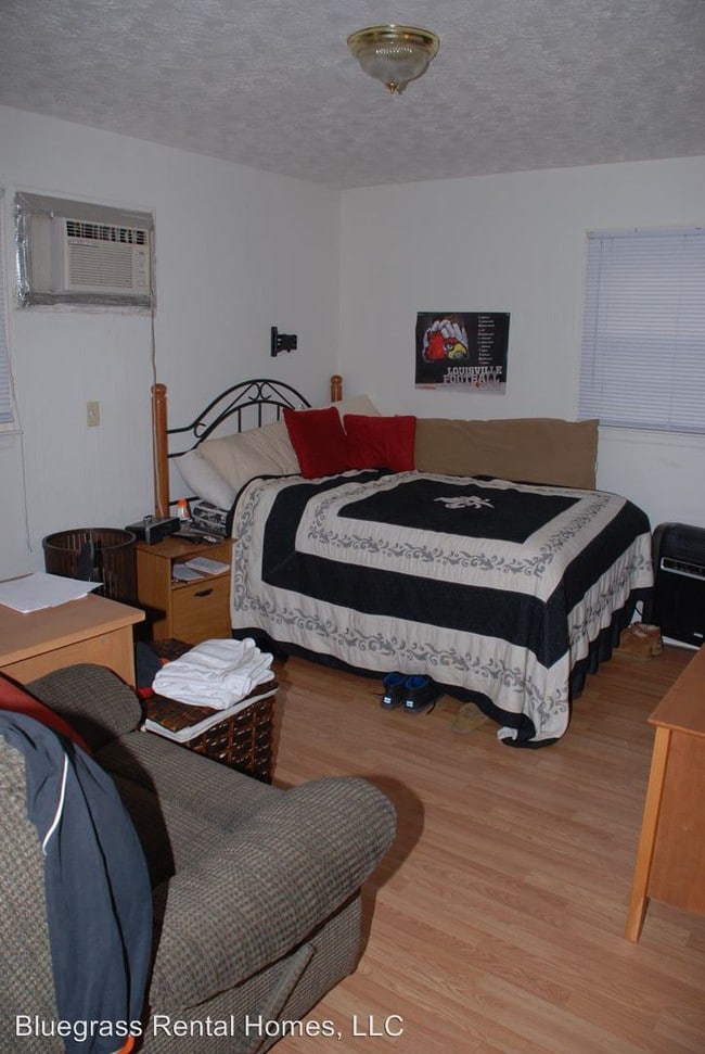 Building Photo - 2 br, 1 bath Apartment - 1348 Royalty Court