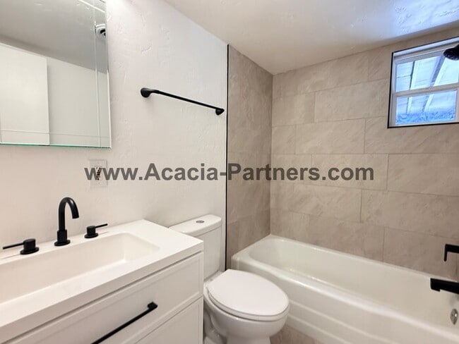 Building Photo - Three Bedroom/Two Bath Home