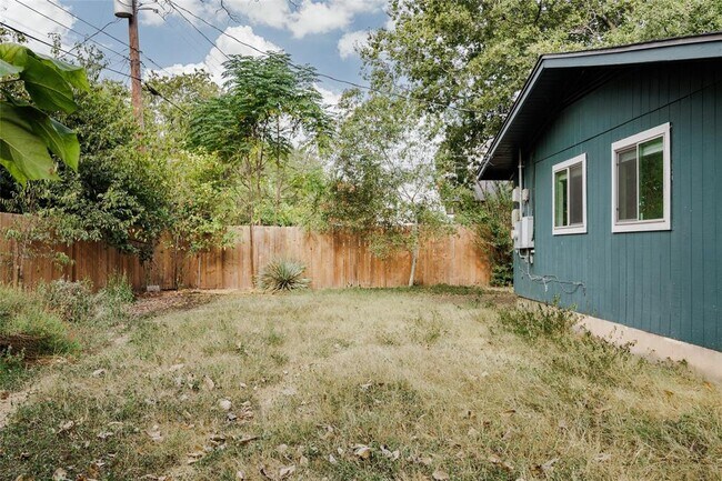 Building Photo - 1403 Randy Cir