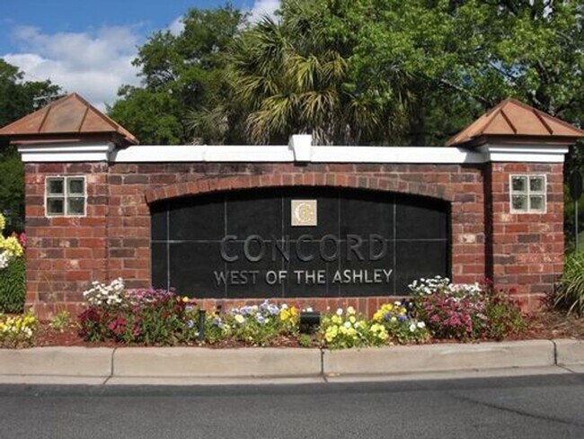 Building Photo - 2 Bedroom 1 Bath Condo at Concord West of the Ashley - Charleston