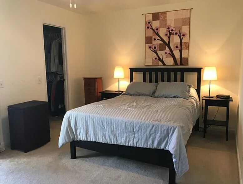 Master Bedroom - 1813 Kenwood Ave