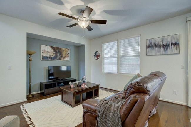 Building Photo - Experience the Best of Lincoln Crossing Li...