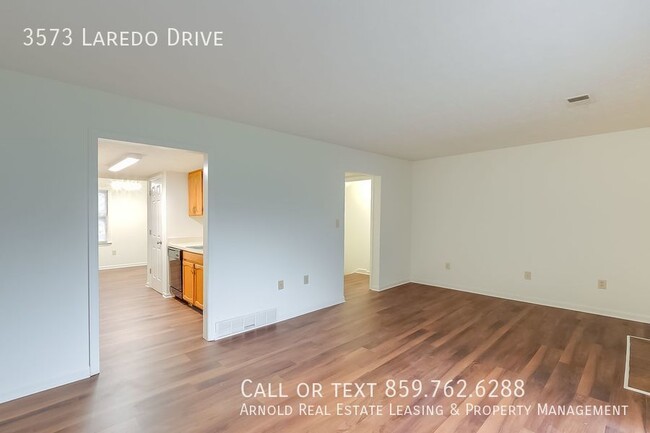 Building Photo - New 2 Bedroom 1.5 Bath Listing!