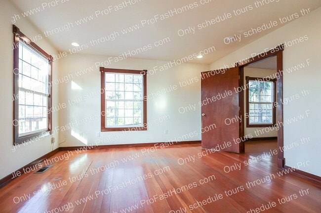 Building Photo - 3232 N Michigan Ave