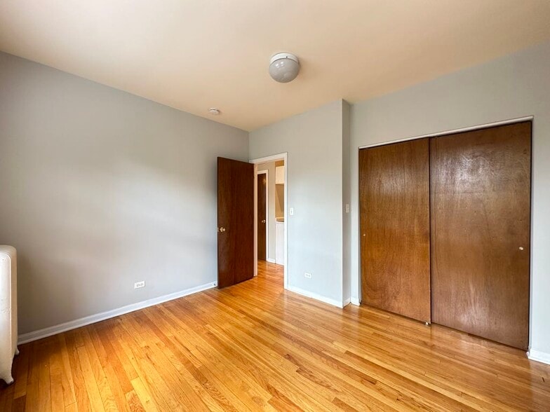 Building Photo - 4115 N Paulina St