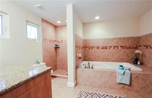 Building Photo - 1010 Sumica Dr