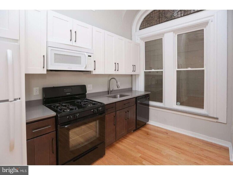 Building Photo - 2006 Walnut St