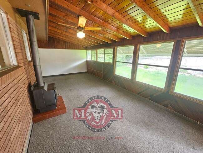 Building Photo - Spacious 5 Bd 3 Ba Home Cottonwood Heights