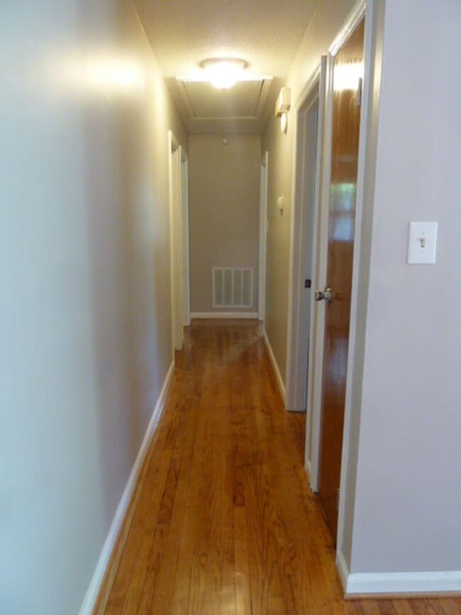 Building Photo - Beautiful 3 bedroom house with wood floors...