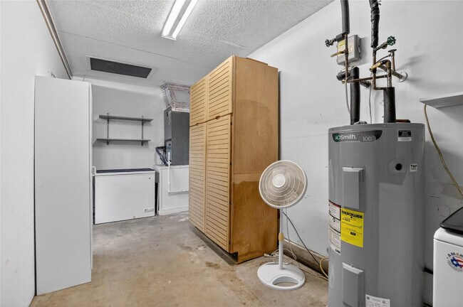 Building Photo - 111 SE 14th Pl