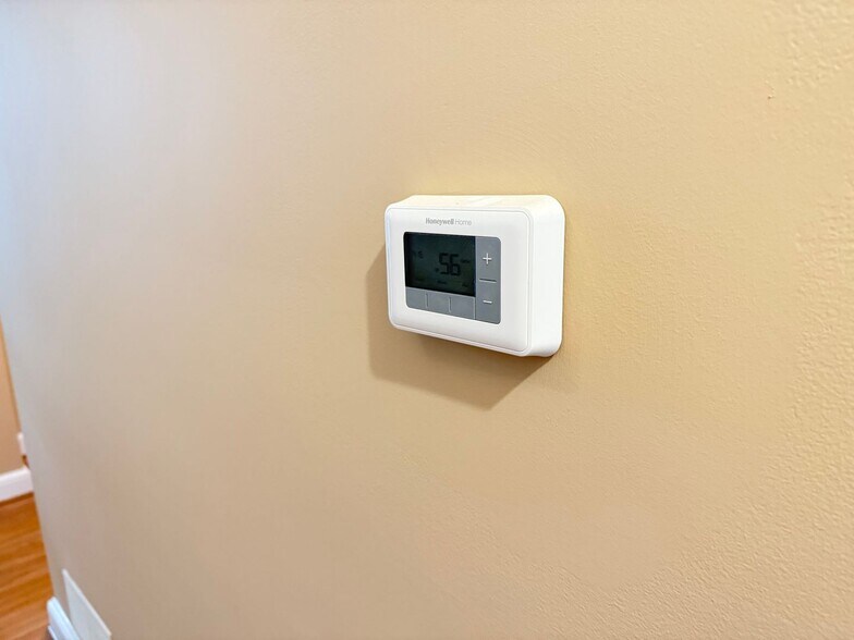 Building Photo - 8805 Plymouth St