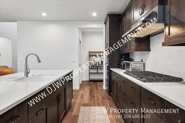 Building Photo - 14588 Cooper Sunrise Dr