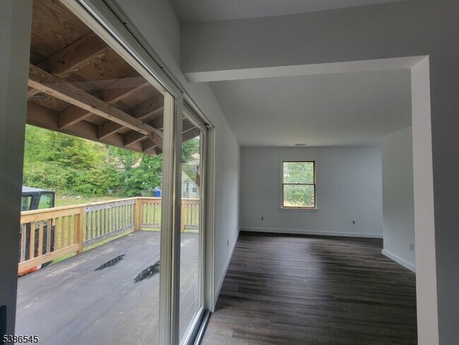 Building Photo - 59 Mendham Ave