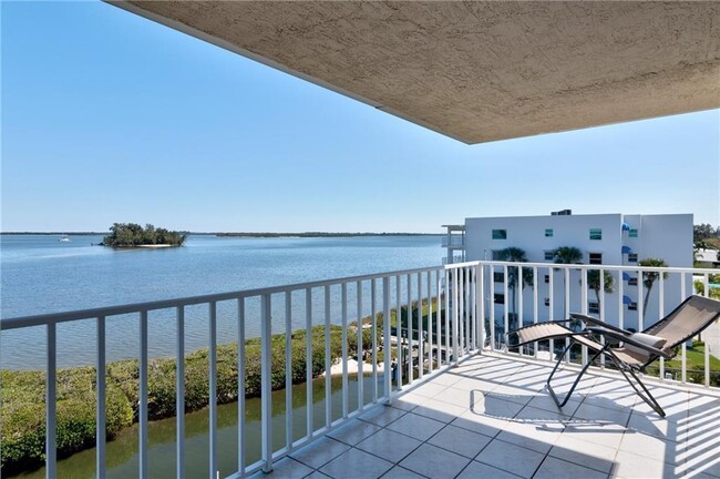 Building Photo - 6061 N River Run Dr