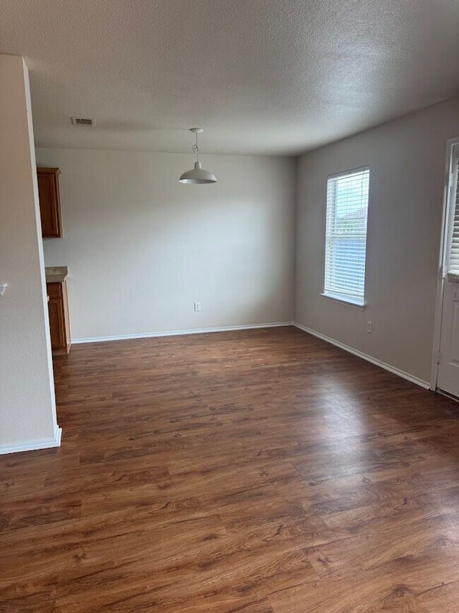 Building Photo - GREAT HOME! GREAT LOCATION