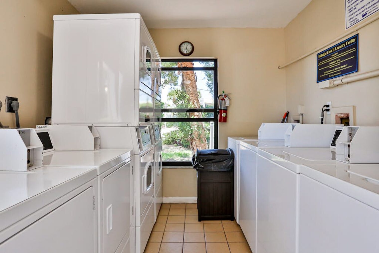 Building Photo - 1500 Midnight Cove II Pl