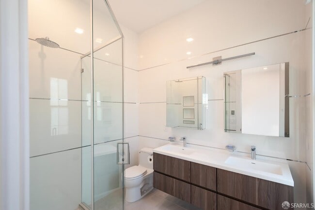 Building Photo - 60 Carmelita St