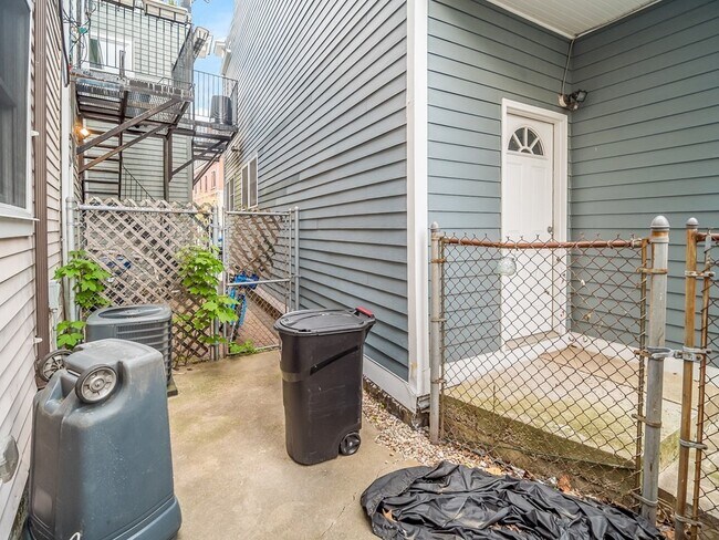 Primary Photo - 241 K St
