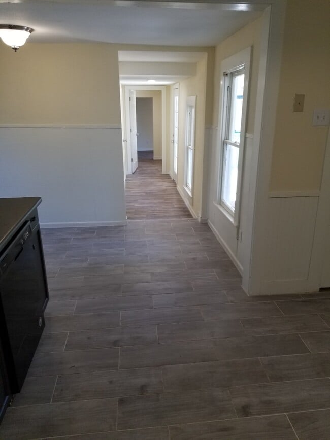 Building Photo - 602 Vernon St