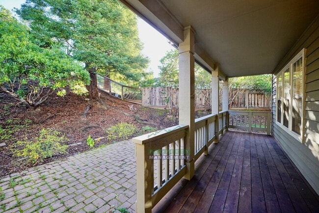 Building Photo - 5 Partridge Ct