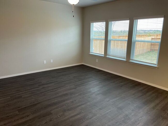 Building Photo - New Year's Promotion! Three Bedroom | Two ...