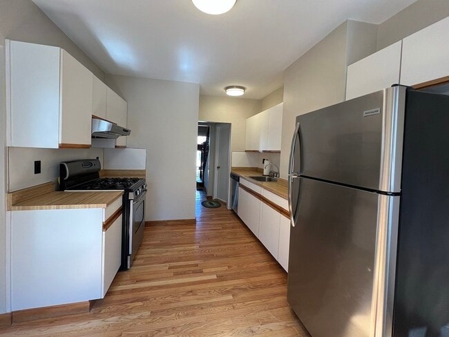 Primary Photo - 196 Falcon St