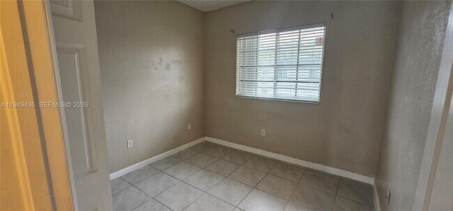 Building Photo - 2711 NE 4th St