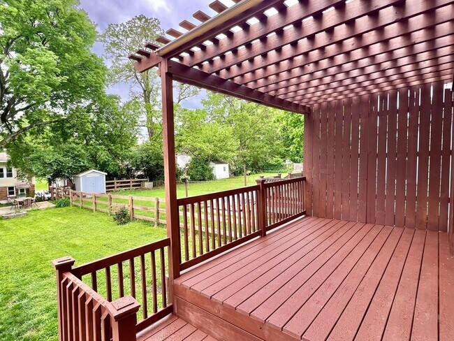 Building Photo - 2869 Markbreit Ave
