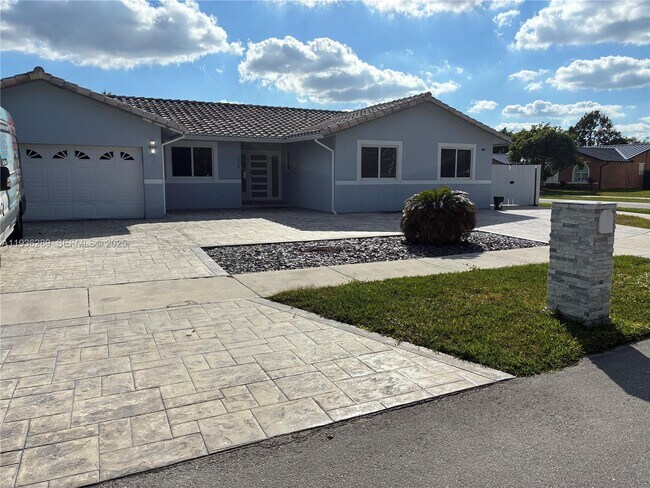 Building Photo - 9978 SW 152nd Terrace