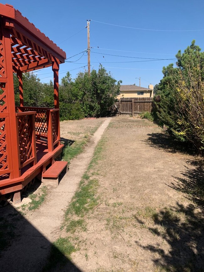 Building Photo - 3 BEDROOMS, PLUS BONUS ROOM, 2 BATHROOM, S...