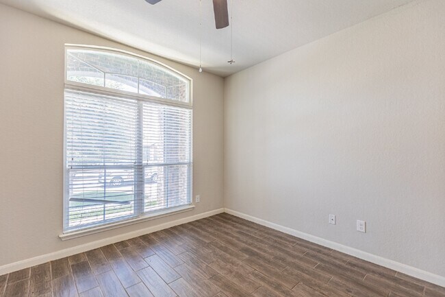 Building Photo - 925 Cypress Ml