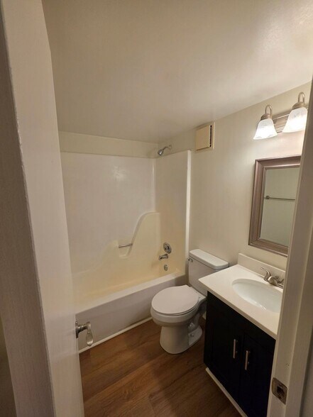 Interior Photo - River Hills Flats