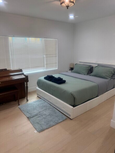 Building Photo - 2054 Fremont Ave