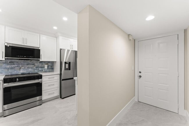 Building Photo - 14476 Amberly Ln