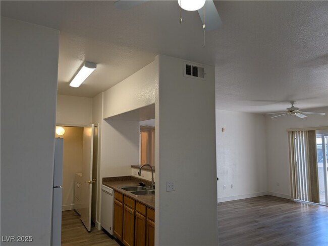 Building Photo - 7255 W Sunset Rd