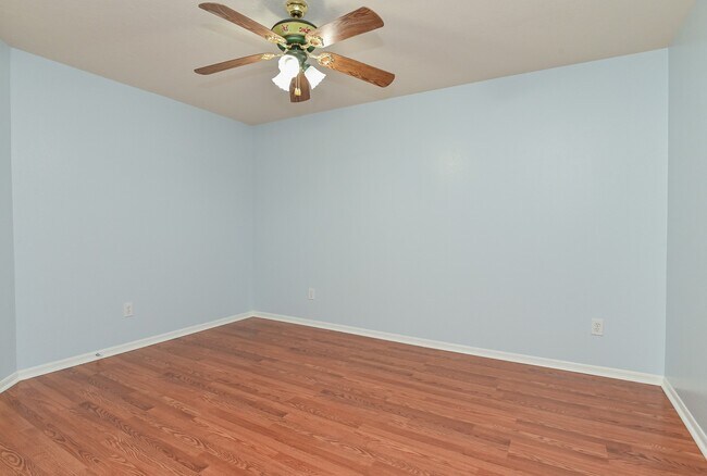 Building Photo - 12227 Meadowglen Dr